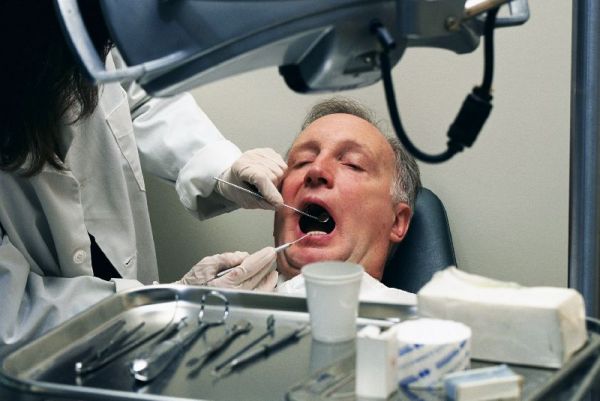 ¿Por que se recomienda asistir al dentista cada 6 meses? (Adultos mayores)